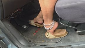 Milah failed cranking on flat sandals