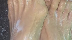 Melove sexy Asian small feet with no nail polish getting lotion