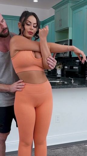 Fit Milf With Thick Body Kiki Klout Gets Shot Of Protein After Sweaty Hardcore Workout - Mylf   Clip 1
