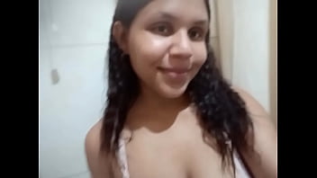 Novinha se masturbando gostoso