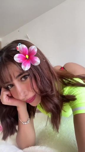 I&#039;m so Hot. Come Check It Out
