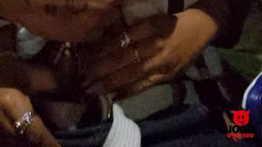 preta fogosa punhetando na moto e dando buceta no mato da favela pra joaoosafado