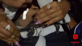 preta fogosa punhetando na moto e dando buceta no mato da favela pra joaoosafado