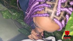 preta fogosa punhetando na moto e dando buceta no mato da favela pra joaoosafado