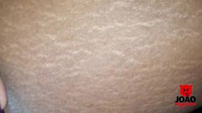 preta fogosa punhetando na moto e dando buceta no mato da favela pra joaoosafado