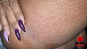 preta fogosa punhetando na moto e dando buceta no mato da favela pra joaoosafado