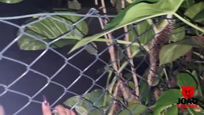 preta fogosa punhetando na moto e dando buceta no mato da favela pra joaoosafado