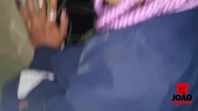 preta fogosa punhetando na moto e dando buceta no mato da favela pra joaoosafado