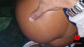 preta fogosa punhetando na moto e dando buceta no mato da favela pra joaoosafado