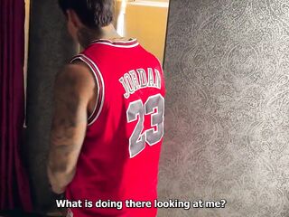 My stepson surprises me by seeing me during the time that I'm showering, what this guy doesn't wait is that I've been wanting to be drilled by him for many days.