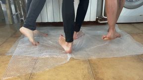 POPPING BUBBLE WRAP BAREFOOT - MP4 Mobile Version