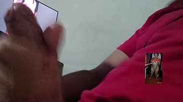 Marido corno assistindo videos de cuckold pensando na sua esposa com outro