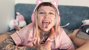 Quickie jerking by my hot fully-tattooed German gamer girl roommate