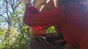 je fais ma salope sur une aire de repos, mon mari me mene dans la foret, une ...