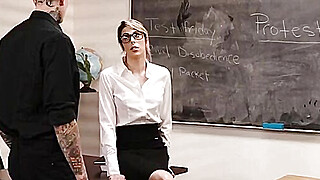 TS Casey loves sucking a bigcock