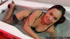 Thicc Latina Veronica Fet shows off her big booty and pristine tits in a bath