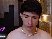 Pov mi cara en tu pantalla para que dejes tu leche sobre mí