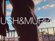 Mi vecino masturba su gran polla en el balcón mientras que su novia no está y se corre mucho