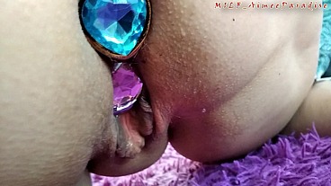 Plugs in both holes of a mature beauty busty blonde and torsion of big nipples to orgasm!