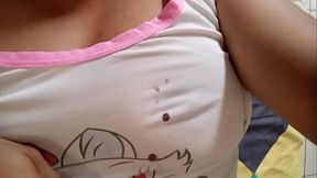 PUTA LATINA SE LEVANTA CON SUS BRAGAS MOJADAS Y CON RICO OLOR A VAGINA Y LE DA GANITAS DE MASTURBARSE