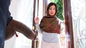 Perv Neighbor Helping the Hijab Teen to The Neighborhood - Hijablust