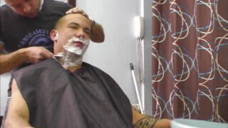 Para pemuda Inggris yang belum disunat dan sedang birahi melakukan masturbasi, berhubungan seks anal tanpa pengaman, dan menyemburkan sperma.