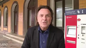 Vivian Schmitt spends time with a cock because the connecting train is delayed