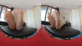 3DVR180 LINGLING shows off her dirty and smelly feet