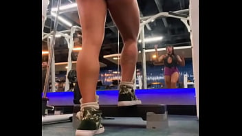 Thais Santos na academia