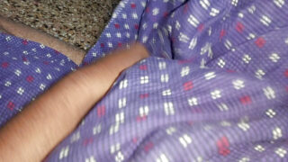 Nagy faszú indiai srácok masztrurbálnak, majd egymás szűk seggét dugnak meg