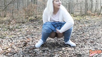 Blonde daddy's luder flashing tits in the forest pissing steam