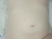 Primer plano de mi rosadita estrecha y jugosa.