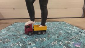 Sneaker-Girl Clara - Big Toy Car Crush