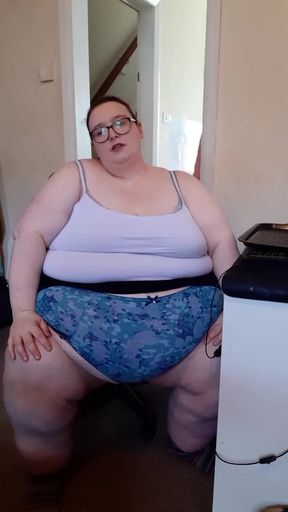 Ssbbw enjoys donuts from her boss