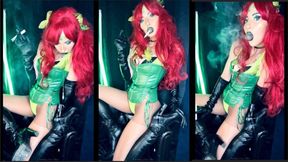 Poison ivy cosplay smoking 2 eve 120 at once