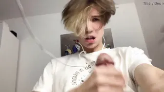 Horny twink masturbates and shoots cum while showing feet