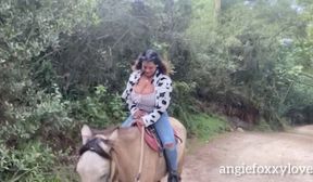 angiefoxxylove_topless-horse-ride