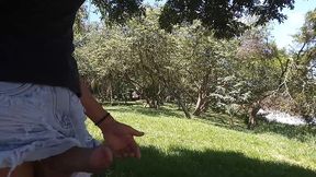 sai pra passear de manha no parque e o tesao me fez gozar na linha do trem