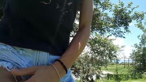 sai pra passear de manha no parque e o tesao me fez gozar na linha do trem