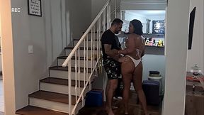 A morena rabuda venho me mostrar o novo biquine n&atilde_o aguentei e meti a rola naquele bucet&atilde_o