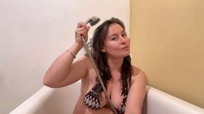 Charmy washing her hairs avi