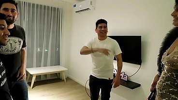 cojiendome unos vecinos, orgia con desconocidos