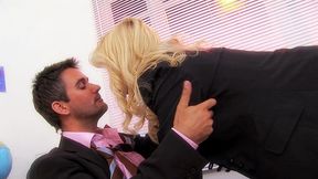 bobbi eden shows off that thick ass as she rides a dong