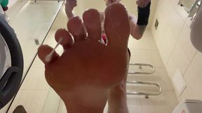 Dominant Plays with Feet and Drool