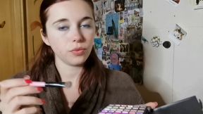 fetichisme - maquillage je porte une attention toute spéciale à ma bouche lorsque 
fetishism - make-up I pay special attention to my mouth