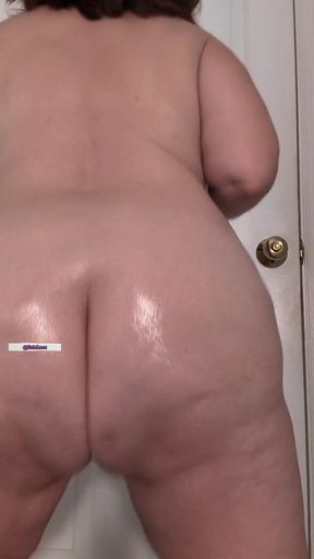 Bare Ass Oiled Shaking & Bouncing