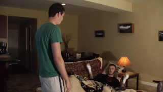 Christian Wilde og fyren fra Benn Heights udveksler blowjobs og handjobs, før de knepper deres egne røve