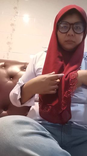I secretly came to live sell my in the room before going to school.