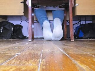 Enby teases u with their soles