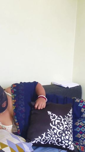 Desi Makan Malkin Seduces Her Naughty Teenage Servant for the Hardcore Sex